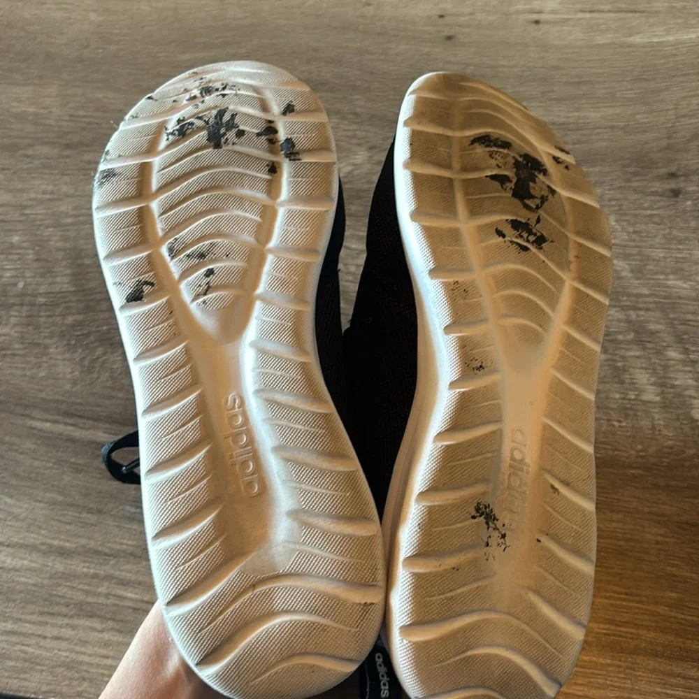 Adidas basic sneakers size 8.5 - Picture 5 of 5